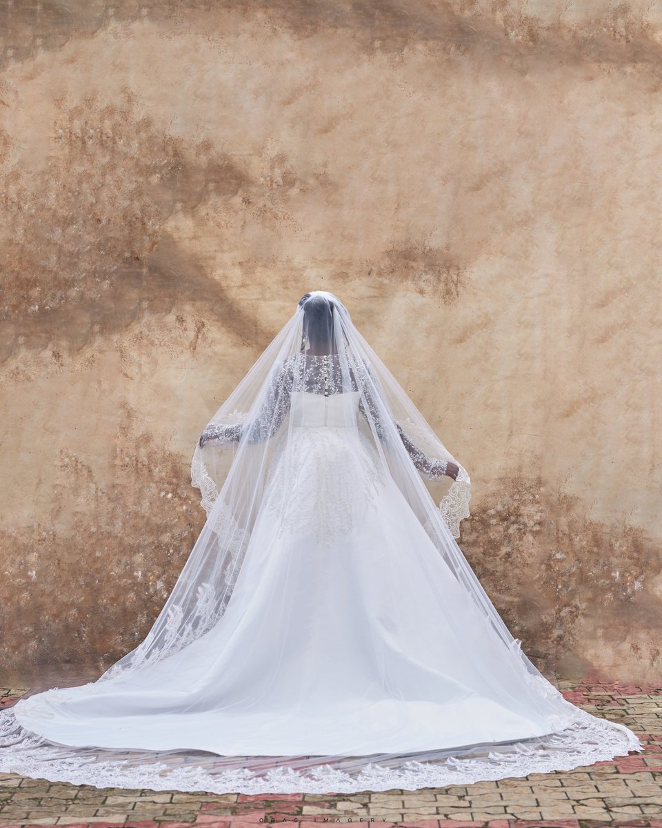 olulayoo_'s tweet photo. I did a thing! @thetaibrand
Bride Dolapo reached out to me from France to make her dream wedding dress and that I did!

- 2ft Silk Sheath Dress
- 4ft Detachable half skirt
- 6ft Cathedral Veil
- Inbuilt corset + Zipper
- Bust caging
- Complementary bridal robe
- Inseam finishing https://t.co/W4ZVebJBPD