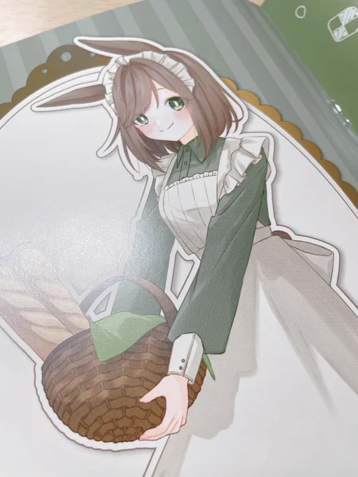 #C104 実物〜! 新刊はしのべ本に比べて薄め!画質も発色も良くて最高〜 缶バッジのマット感伝われ!すごく可愛い 57mmで良い感じの大きさだ〜!!! (写真よりももう少し彩度高めです)