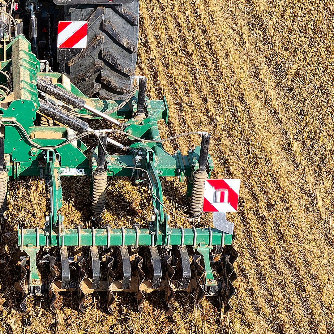 Décompactage avec #Duro DBH 49R et <a href="/CLAASFrance/">CLAAS France</a>  Axion 930