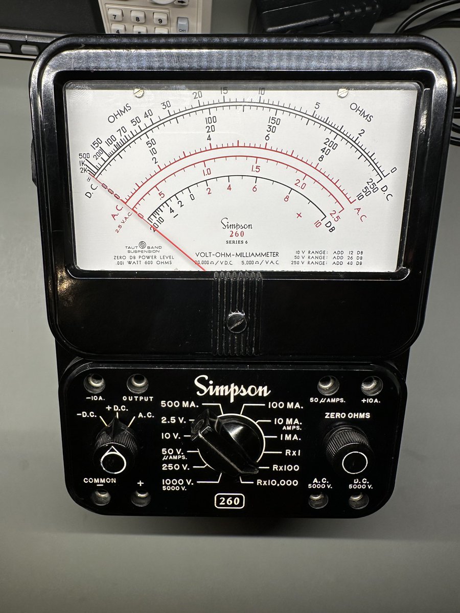 oz1lqo's tweet photo. Kort tråd for de multimeter/instrument interesserede 🙂
Jeg er er simpelthen så heldig!!
Dette flotte Simpson 260 instrument krydsede min vej forleden og besluttede sig for at blive boende ❤️☺️
Som vi skal se, er det ret gammelt, det er uhyre sjældent de er i SÅ fin stand 👌🏼😃 https://t.co/vZWojkZme3