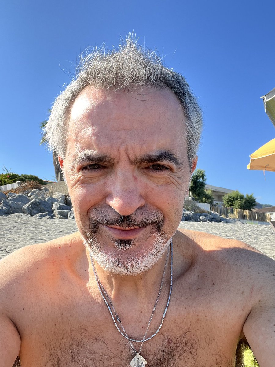 PiramideRossa's tweet photo. Si vede che sono felice? Il #miomare…il #primobagno !!!
#Ferie2024
#CamporaSanGiovanni
#CostaDeiCedri
#Calabria https://t.co/cLDC8V2GGi