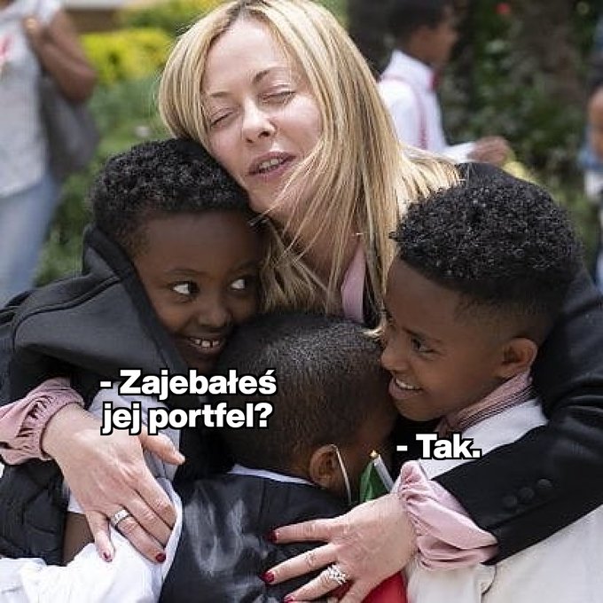 BostonTea84's tweet image. Dawajcie najlepszy dowcipy i memy z subsaharyjskimi Murzynami, powielające "rasistowskie stereotypy". Nie jesteśmy w UK tylko w Polsce, u nas nie trafia się jeszcze do pierdla na kilka lat za niszowe poczucie humoru.

Ja zaczynam, dowcip i memik.

Czerwony Krzyż ląduje w Afryce,…