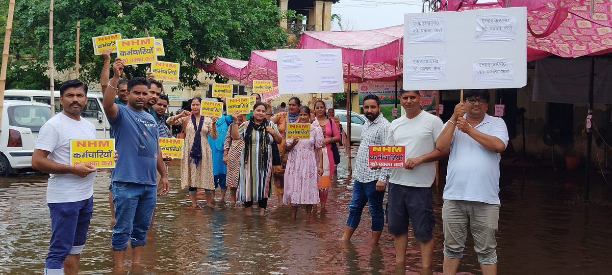 MMukesh9113's tweet photo. @BJP4Haryana @NayabSainiBJP @cmohry @mlkhattar @BJP4Haryana  
1. NHM कर्मचारियों को पक्का करो 
2. सेवा नियमो से छेड़खानी बंद करो
3. NHM कर्मियों पर 7वा वेतन लागु करो
4. NHM कर्मचारियों की वेतन विसंगति दूर करो
 हड़ताल का आज 17वा दिन है ।हरियाणा सरकार होश में आओ।।जनता परेशान है।। स्वास्थ्य सेवाए ठप्प है। https://t.co/k8ZaMfk7Id