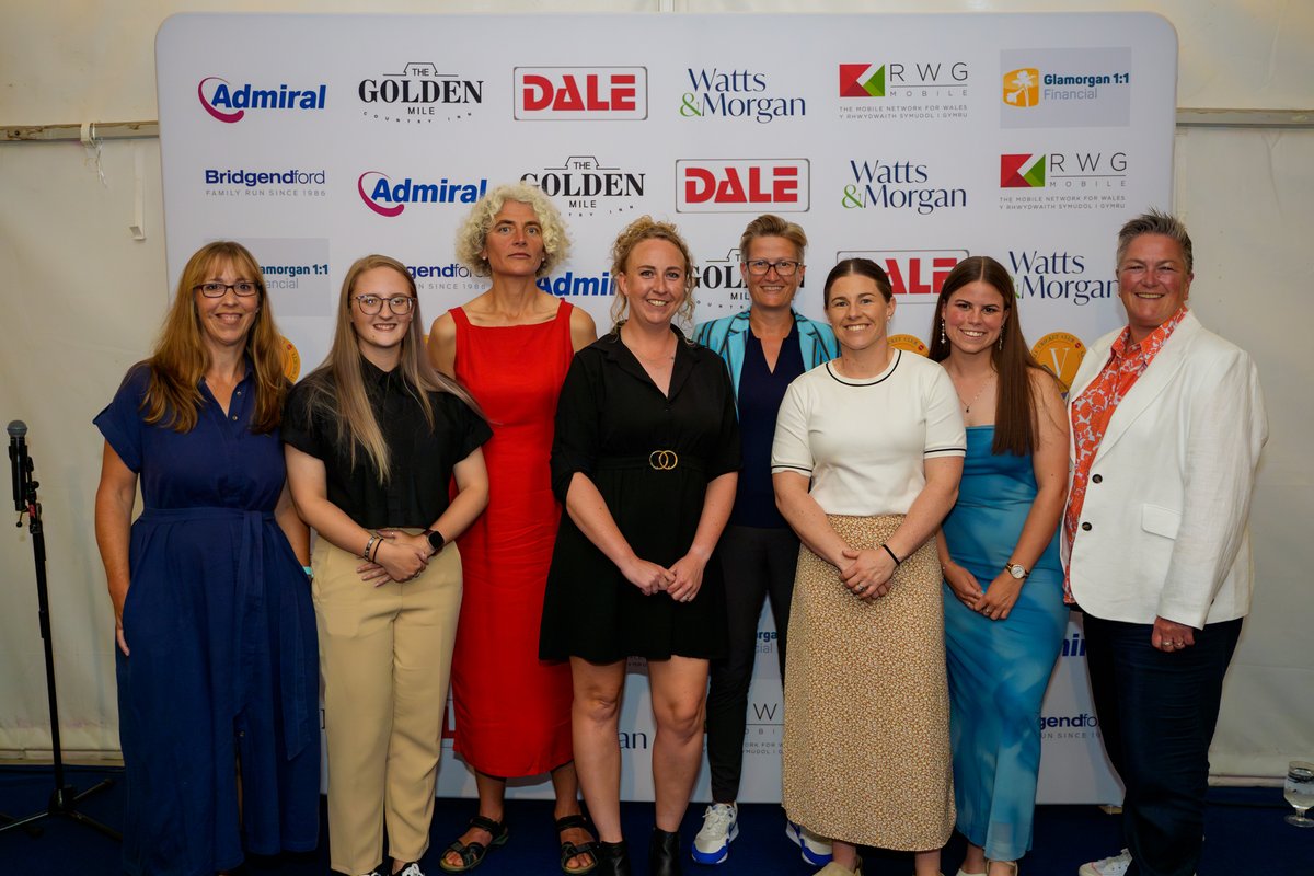 Last Fri <a href="/valecricket/">Vale Cricket Club</a> hosted a dinner to support @CCT2024  <a href="/Cooky_24/">Chris Cooke 🇿🇦 🏴󠁧󠁢󠁷󠁬󠁳󠁿</a> kindly invited <a href="/Tammy_Beaumont/">Tammy Beaumont</a> <a href="/Ian_Bell/">Ian Bell MBE</a> &amp; <a href="/MoeenaliAli/">Moeen Ali</a> to join us. <a href="/JohnP_Davies/">John-Paul Davies</a> was our MC. Thanks to <a href="/BridgendFord/">Bridgend Ford</a> for sponsoring. Highlights  vimeo.com/997051327/af4c…  <a href="/SEWCLeague/">SEWCL</a> <a href="/CricketWales/">Criced Cymru / Cricket Wales 🏏🏴󠁧󠁢󠁷󠁬󠁳󠁿</a> <a href="/GlamCricket/">Glamorgan Cricket</a>