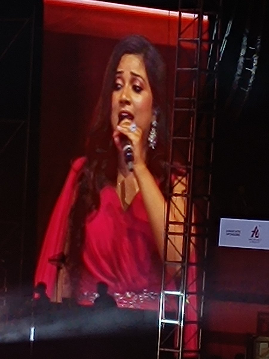 ShivasKaul's tweet photo. Most precious day of my life! 💎
Witnessed my most favorite singer, Legend @shreyaghoshal  live 🥹
It was beyond amazing! 😍🌟🎵 #ShreyaGhoshal #Live #Concert #MusicLover #Unforgettable https://t.co/A5tbuZdFpu