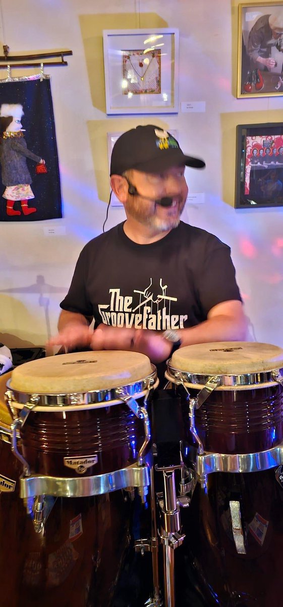 JamBandJovi's tweet image. Get you someone who looks at you the away Brent Seelmeyer looks at @foxstrings.