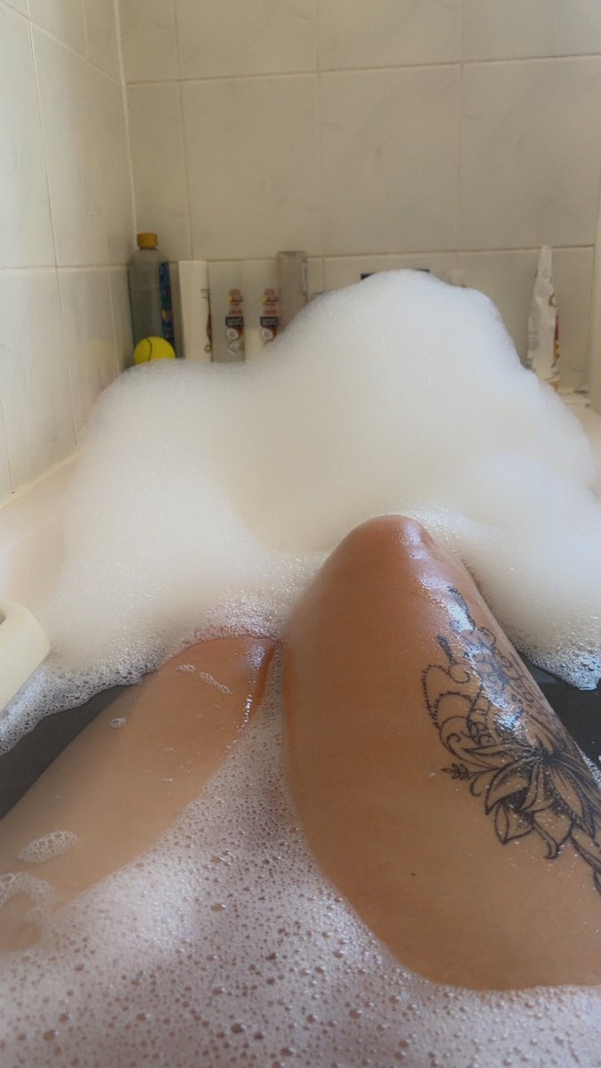 Barks92's tweet photo. Come rub me down 😉💦 https://t.co/hKNGFjplOl