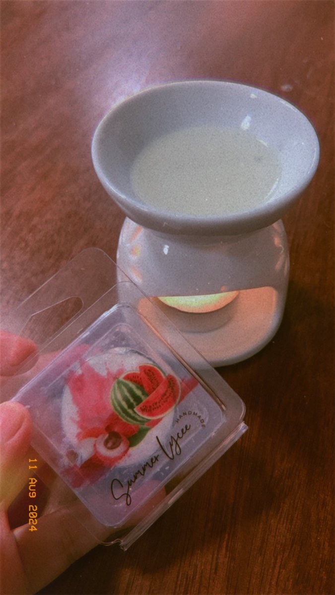 srhghz_'s tweet photo. Manissss ngattt bauuu yang ni. Dpt 3 bauuu, Sparadise, Hilton Hotel dan Summer Lychee. Bukak test yg Summer Lychee ni dluuu. Semerbakkk bau manisss. Utk spa atau apa3 utk terapii sgt sesuai. Nak rilek2 tido sgt sesuai bau yg ni, i swear! 😍😍

Ni link 
https://t.co/iS5Ux9SOif https://t.co/uWlHwmwnY0