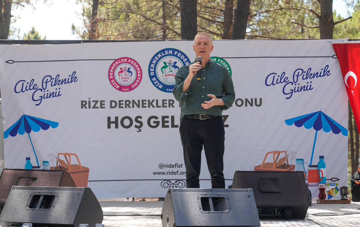 TC_istanbul's tweet photo. Valimiz Davut Gül, etkinlikte Rizeli ailelerle bol bol fotoğraf çektirerek sohbet etti.
 
@gul_davut 
@ridefist 

 📍Sultangazi Kent Ormanı 🌳 https://t.co/NbVcrXyRAX