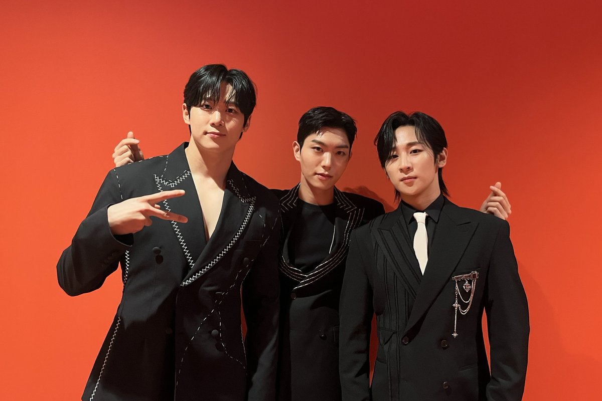 🩵2024 The Masterpiece Concert DAY 2🩵

❤️🖤🐶🐈‍⬛🦁🖤❤️

#Libelante #리베란테
#진원 #정승원 #노현우
#JinWon #JungSeungWon #RohHyunWoo