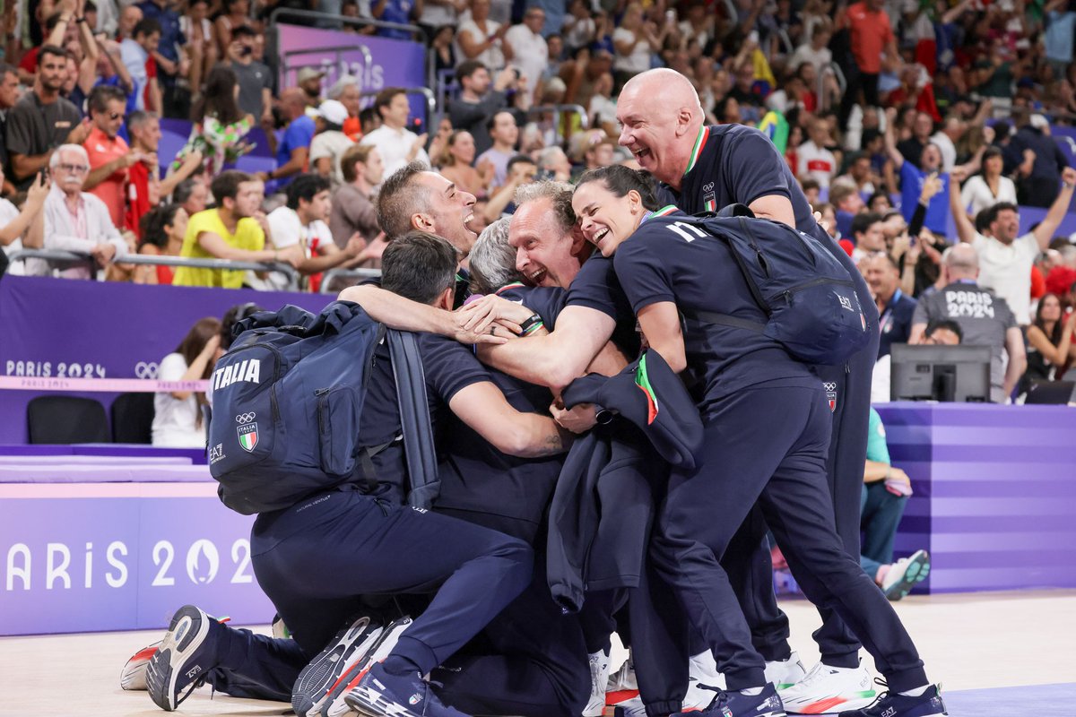 OROOOO 🇮🇹👑
Meravigliose campionesse olimpiche 

Anna Danesi
Cate Bosetti
Myriam Sylla
Paola Egonu
Alessia Orro
Moki De Gennaro
Sarah Fahr
Ekaterina Antropova
Gaia Giovannini
Carlotta Cambi
Marina Lubian
Loveth Omoruyi

Julio Velasco
Massimo Barbolini
Lorenzo Bernardi