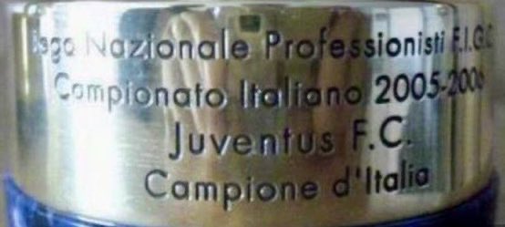 تخيلوا في متحفي يكون لقب منحوت بإسم اليوفي وافتخر فيه .. فوق ان الشرف سلم عليه يتغننون به وان عندهم 20 دوري 

عار ان هذا النادي يمثل ايطاليا