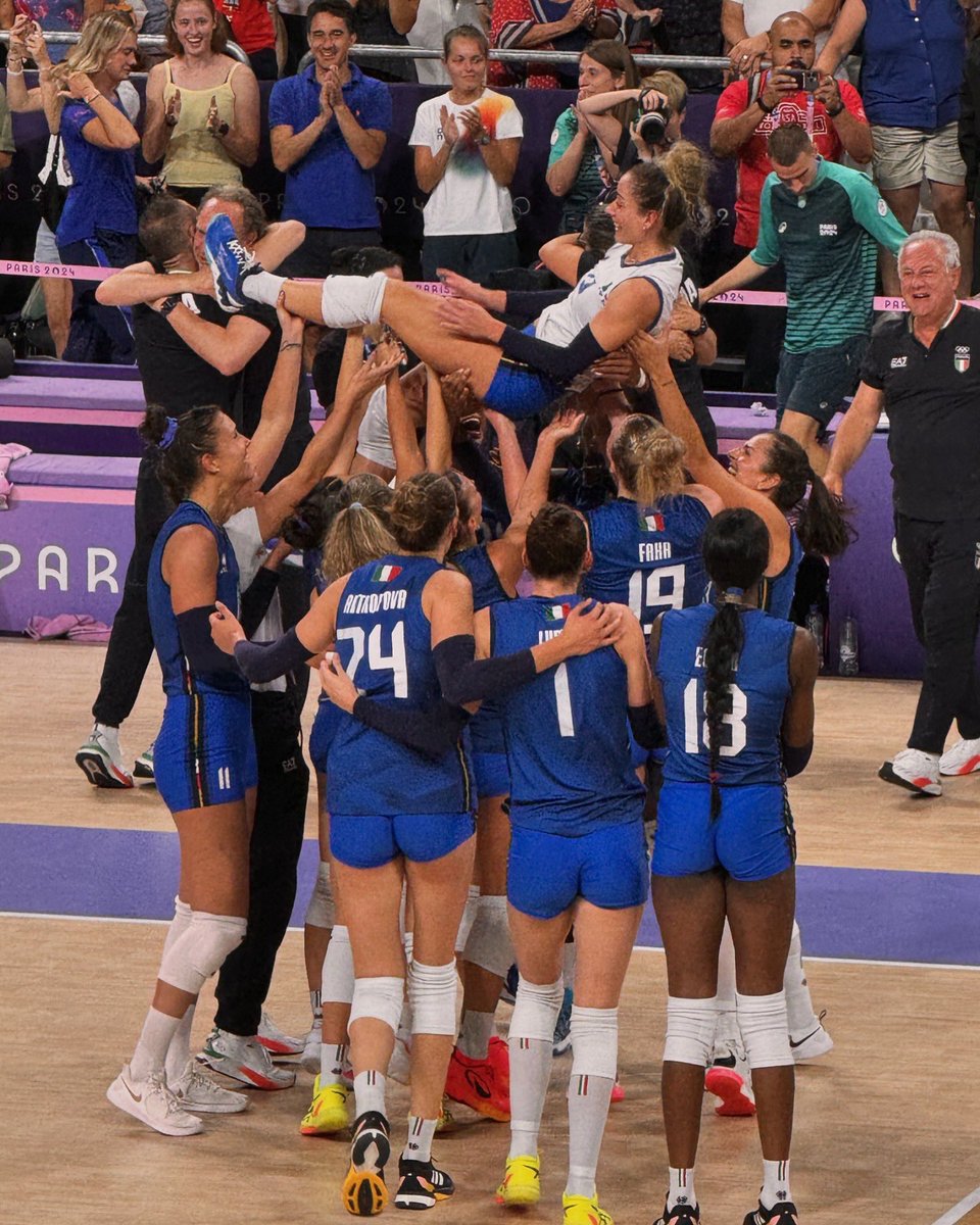 ITALY 🇮🇹: THE GOLDEN WOMEN OF @paris2024!

History for Italy 🇮🇹 women’s volleyball team as they win their first Olympic medal in women’s #Volleyball and it is GOLD GOLD GOLD 🥇! 

🥇 #Paris2024 #pallavolo