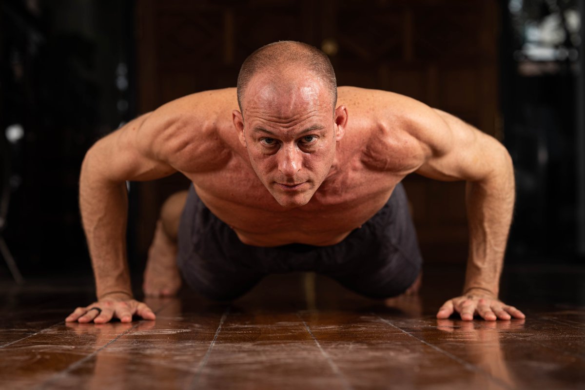 ted_ryce's tweet image. The biggest excuse people make:

“I don’t have time to go to the gym.”

I’ve been a health coach for +25 years.

Here are the only 9 exercises you need to get ripped at home (steal this workout):