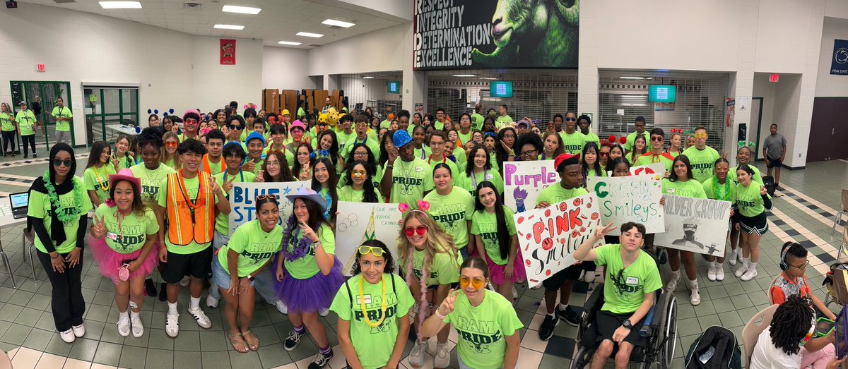 LHerring_MCHS's tweet photo. Every year I think they canโt get any better and they just keep raising the bar! These kids make me so PROUD to be their principal! The BEST introduction to our culture at The Creek becauseโฆLeaders LEAD!!! #RamCamp #ClassOf28 #RPND https://t.co/yyUoC4UWt1