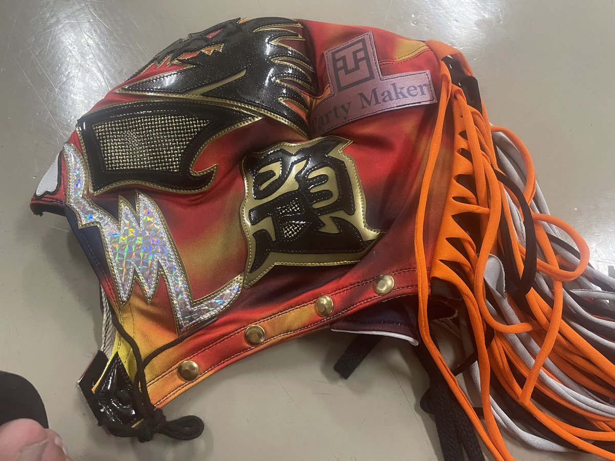 problem0128's tweet photo. #横浜武道館 前の名古屋大会も終わり
いよいよ明日は関東ビックマッチ
ぜひとも、ワールド記念ホール大会に負けない盛り上がりを🔥
#dragongateNETWORK で観戦するぜぇ
今日のマスクは #Party_Maker 様仕様
https://t.co/54HeoOK89v https://t.co/iFVHIJDZD6