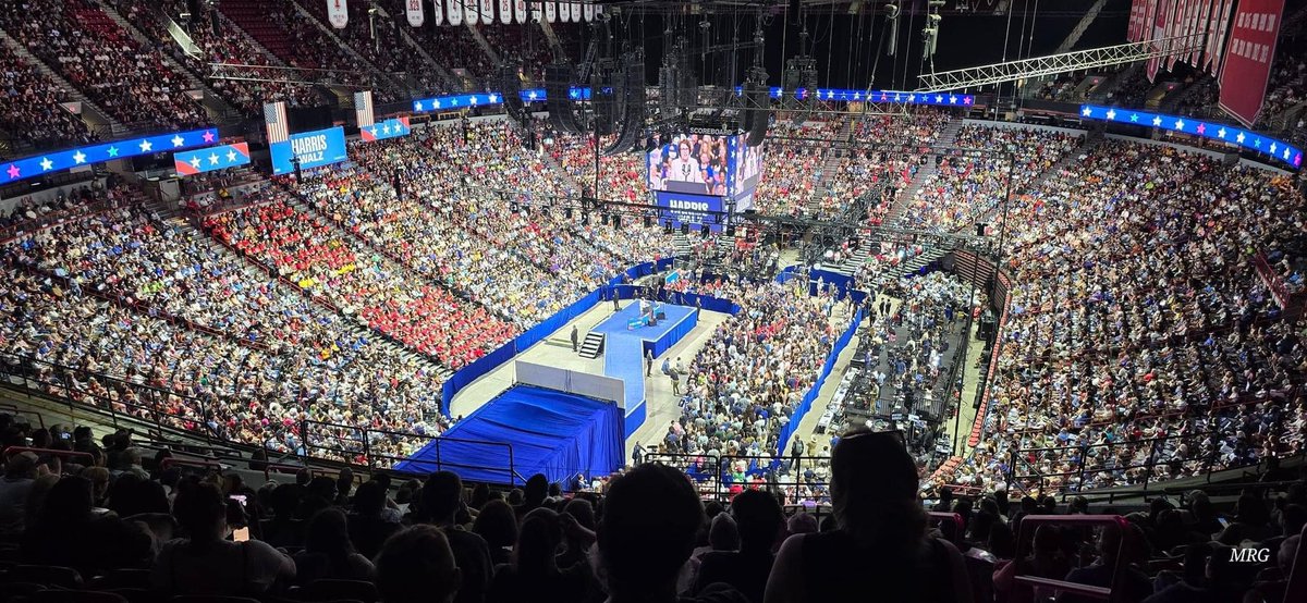 ZaZon9253's tweet photo. TRUMPWIPE
IS 
SCARED
💩LESS

HARRIS WALZ STADIUM IN NEVADA IS MAZED THE EFF OUT... NOT A SEAT TO BE HAD, CUZ EVERYONE FEELS THE #KAMALOVE AND EVERYONE KNOWS THAT #TrumpIsDone 

#LasVegas #HarrisWalz2024 #YesWeKam #YesWeWILL #WeWillNotGoBack #WalkItLikeYouTalkIt
#TrumpTraitorTrash https://t.co/cn5C7FdeIa