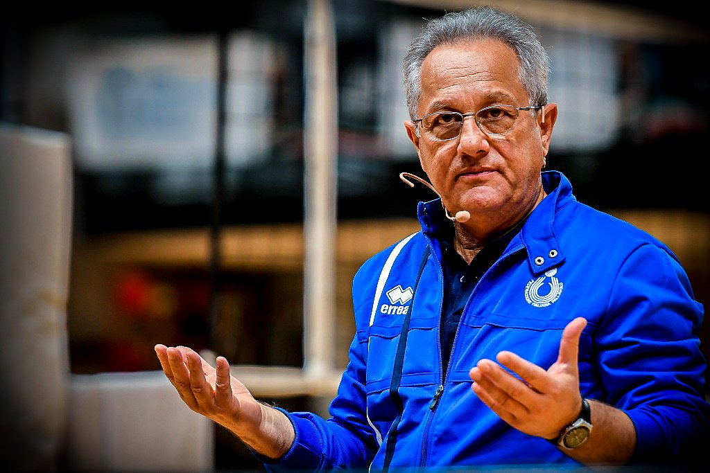 ClaudioMasini7's tweet image. Maestro le hai raccolte da terra per portarle nell'Olimpo, chiudendo finalmente il cerchio.

Con tutto il rispetto per Giani e la Francia (di cui non ce ne batte un cazzo), questo è il vero appuntamento con la storia.

Julio #Velasco e Lollo #Bernardi 🥇
#ItalVolley
#Paris2024