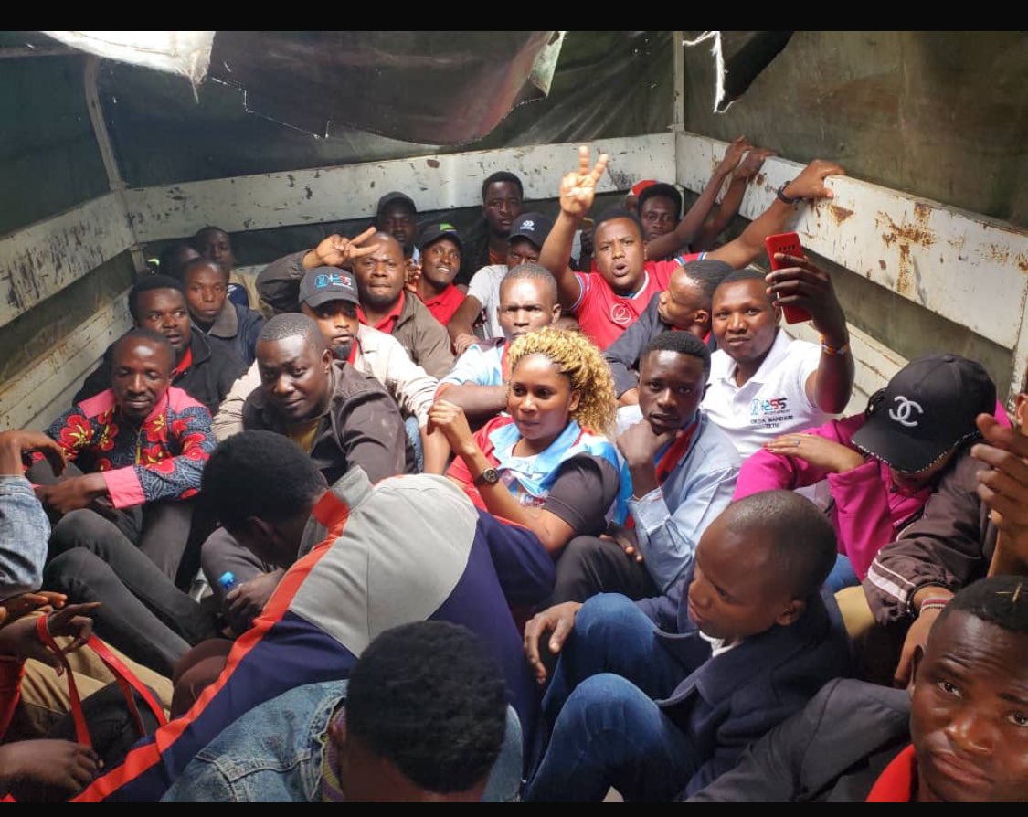 BrendaRupia's tweet image. Hii sio sawa President @SuluhuSamia hawa vijana kupakizwa kwenye kalandinga kama vibaka sio sawa.Huu ni uonezi na bado kidogo tu taelewana.
#Takechargeofyourlife
#KatibaMpyaNiSasa 
#chadema2025