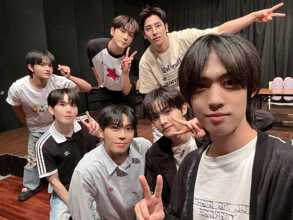 BAE173_official's tweet photo. [📸]

ELSE 덕분에 행복했던 Fifty-Fifty⚡️
우리 금방 다시 만나요💙

#BAE173 #비에이이173
#Fifty_Fifty 
#NEWCHAPTER_LUCEAT https://t.co/kVLMuvR59n