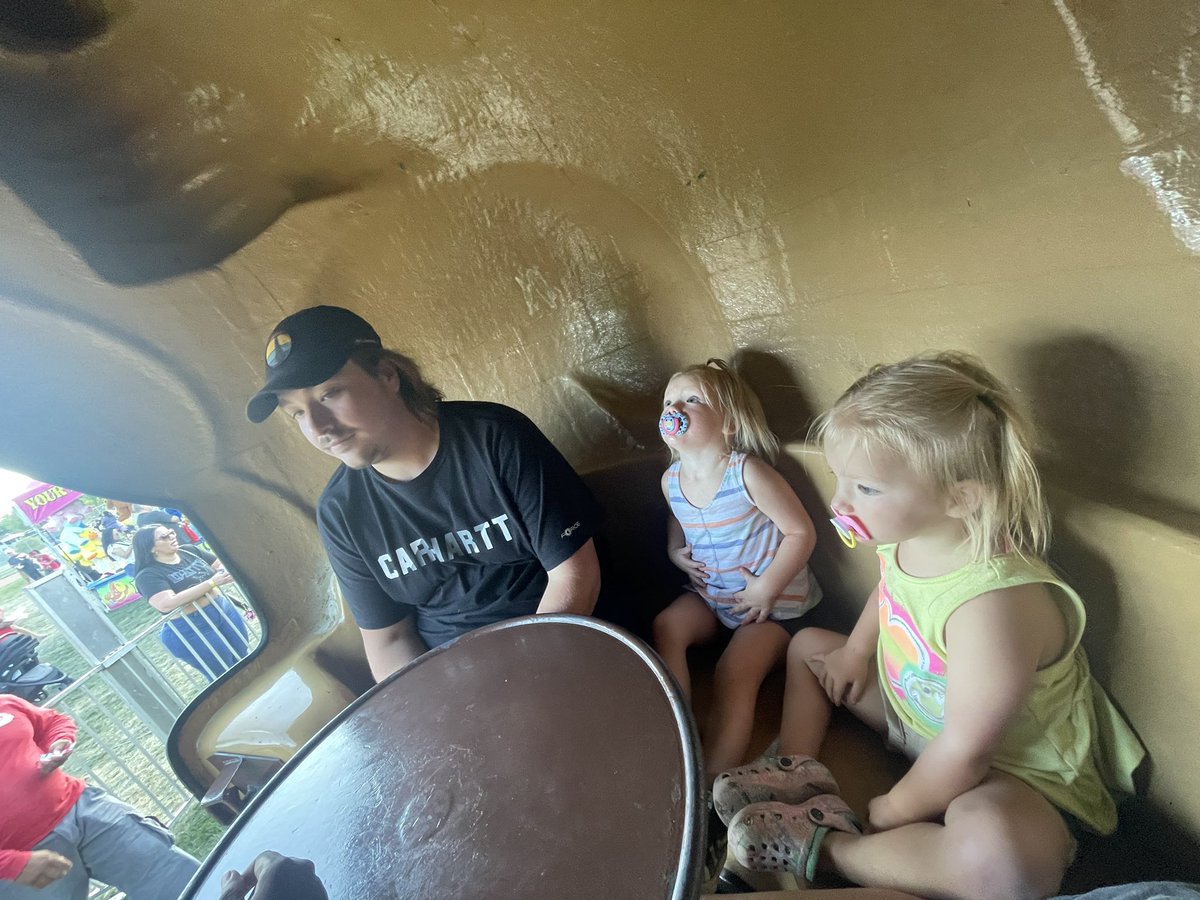 DestinyRenee97's tweet photo. core memory all day yesterday 🥺I bonded with a ball python named marshmallow and got to experience my kids first ever fair rides. such an amazing experience wish I could keep reliving it all again🥰 https://t.co/cuuhKR8CHJ