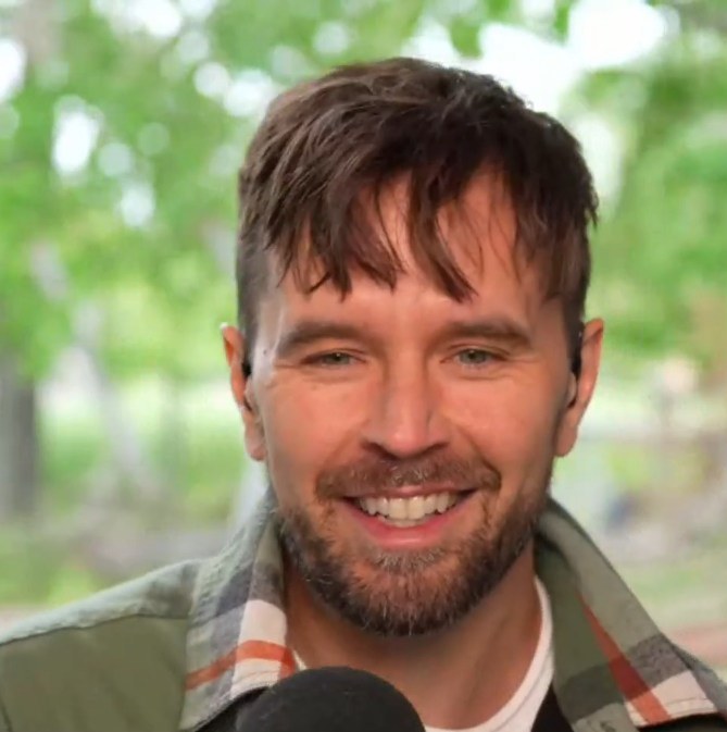 CendonMabel's tweet photo. #SundayGraham Good day @GrahamWardle and fans.
I hope you are having a wonderful weekend 😀🤙. 
We love you very much ♥... God bless you now and always 🙏🙏
Canadian Actor 🇨🇦, Poet and host of @TimeHasComePod 
#iloveGrahamWardle #timehascome https://t.co/KpTTCfGAxH