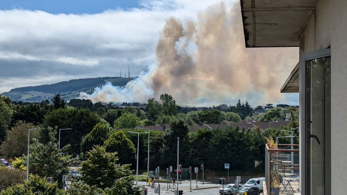The fire is spreading very quickly near Lamb Cross in the Dublin Mountains today.