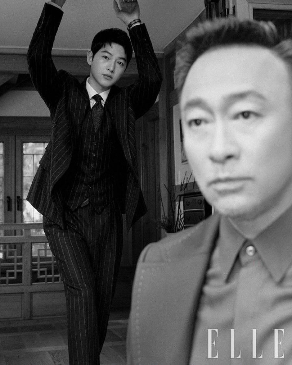 나맨날그림그리고있으면
엄마가이렇게와서쳐다보다감
그럼나는그림창을숨기고 허공을응시함