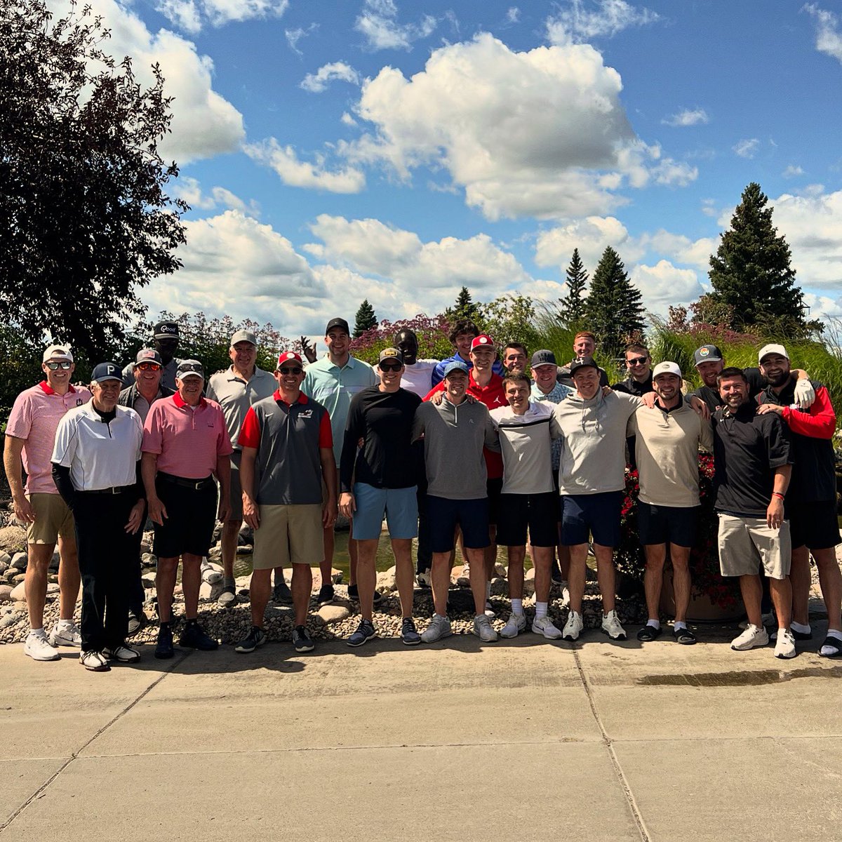 CoachBergyDU's tweet image. 3rd year golfing with the Dragons 
#Together 🔒 #DragonFam 🐉🔥