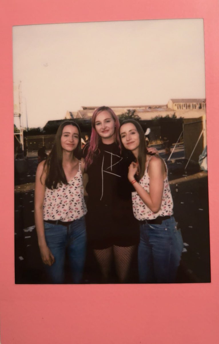 NadiineSardiine's tweet photo. Hallooo Geburtstagskind @stopcryinglilli 🎉

Wir wünschen dir alles Gute zum Geburtstag 💕

Wir haben dich unglaublich gern und freuen uns wieder sehr auf die gamescom mit dir 🥹🎉

Hab einen fantastischen Tag, du fantastischer Mensch! :D 💕

Ganz viel Liebe an dich 🫶 https://t.co/RAlCk7bXAp
