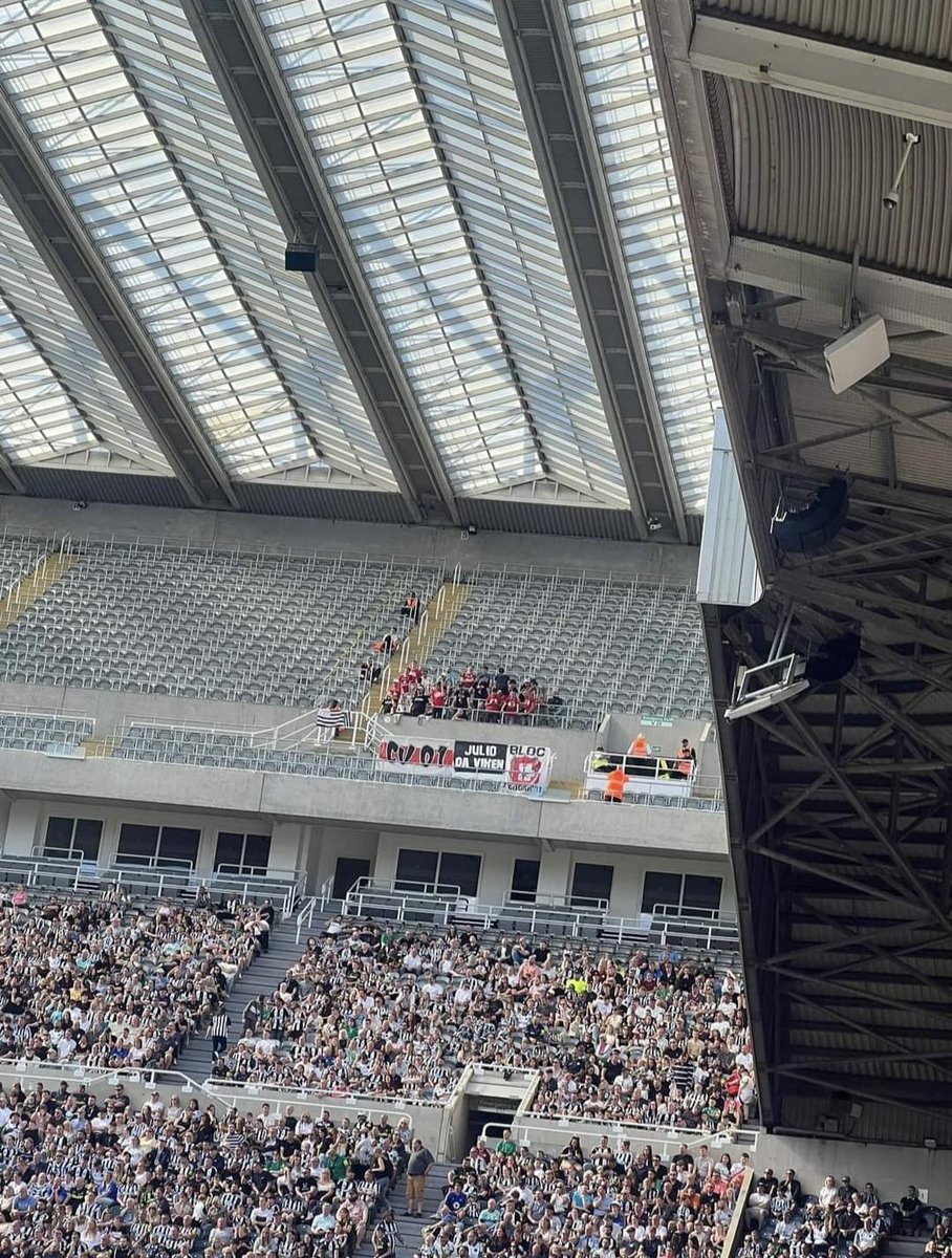 BoondockSa1nt's tweet photo. @SB29 massive massive shout to the Brest fans that made the trip to the sunny North East yesterday for a friendly match. Commitment that you love to see. 👏 #NUFC #StadeBrestois #SelaWeekender https://t.co/BYYozxyZay