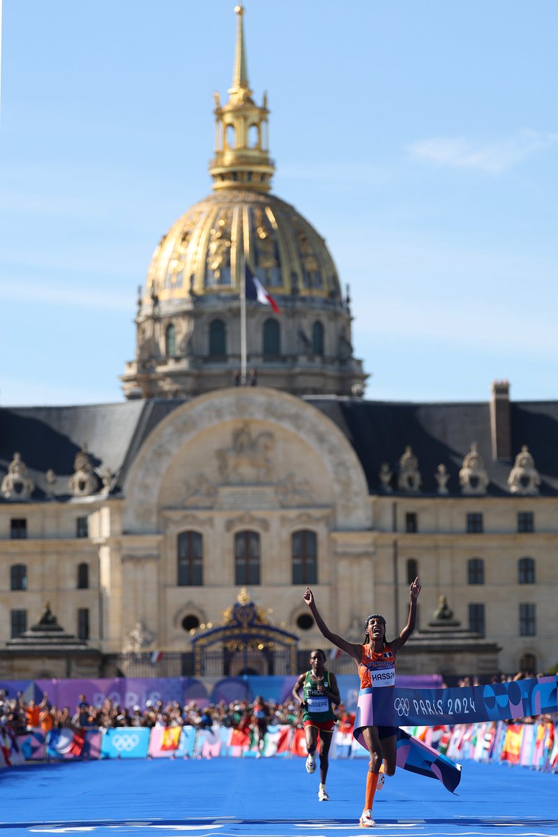 SIFAN HASSAN IS ONE OF ONE 🇳🇱

After taking bronze in the 5,000m and 10,000m on the track, Sifan Hassan comes out and wins GOLD in the women's marathon in 2:22:55 -- a new Olympic record.

She showed off her track speed and sprinted past world record holder Tigst Assefa 🇪🇹 in the