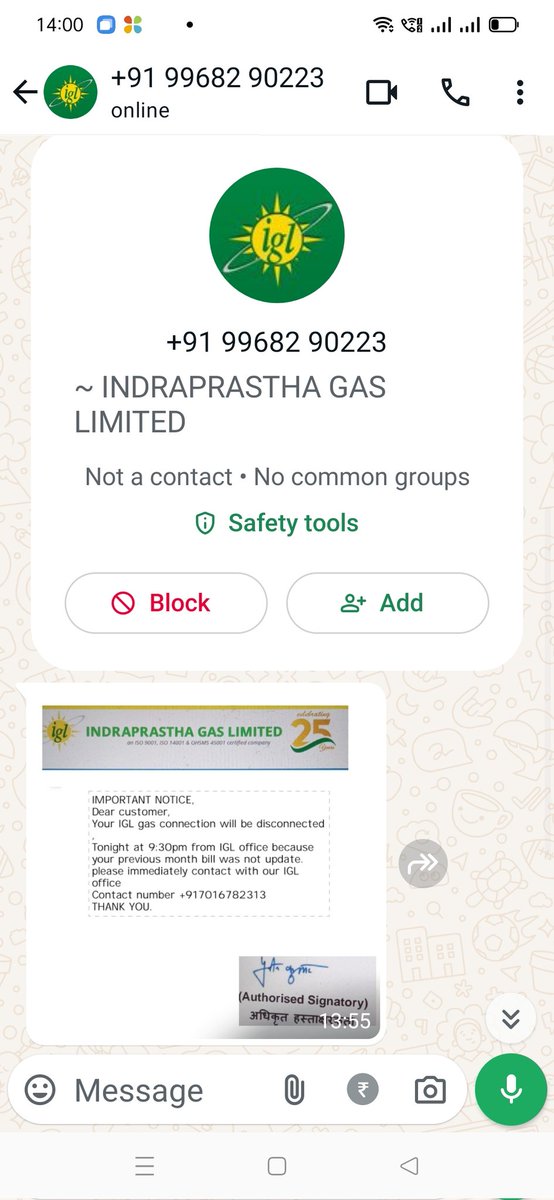ये फर्जी दुकान सुरक्षा व्यवस्थाओं को देखने वालों को नही दिखती? कोई एक्शन क्यों नहीं लेते