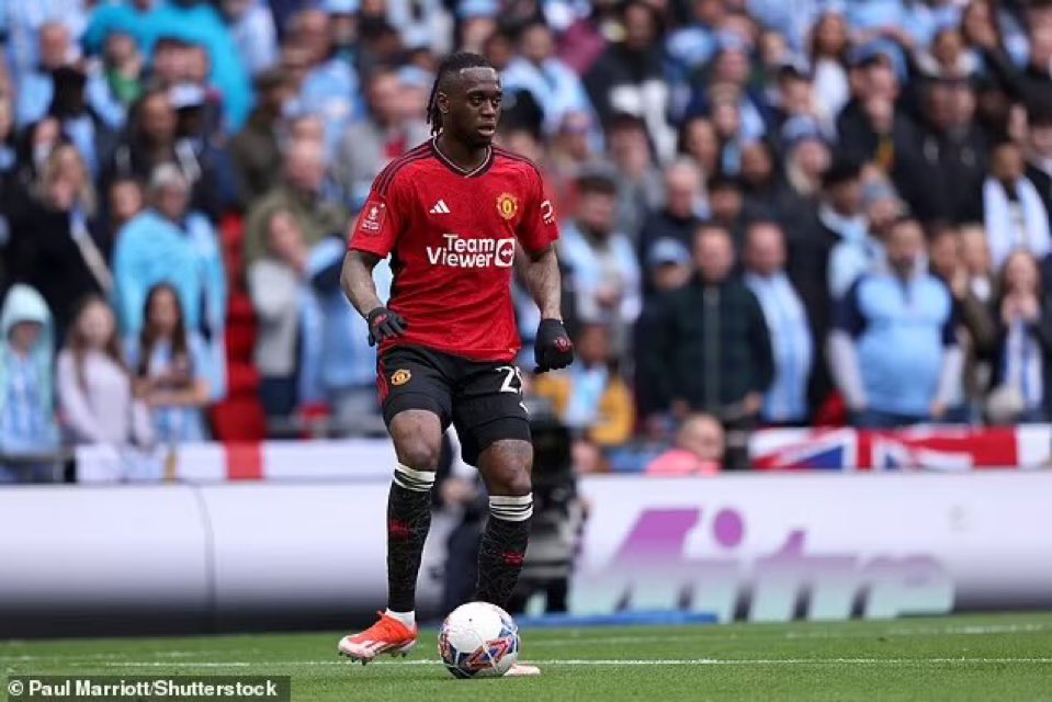 UtdJoshuaO3's tweet photo. 🚨 Aaron Wan-Bissaka will receive a pay-off of around £5m from United. #Mudc #UtdCover [@JacobsBen] https://t.co/7rjeCV83jH