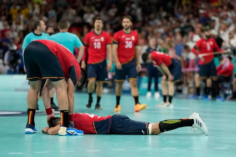 El palo del viernes fue muy duro, durísimo. Nunca una final olímpica estuvo tan cerca. Se hicieron muchas cosas para merecerlo pero no fue posible.

Levantarse era muy muy jodido pero todos los que los conocemos teníamos 0 dudas de que se iban a levantar. ¡Bronce al cuello!