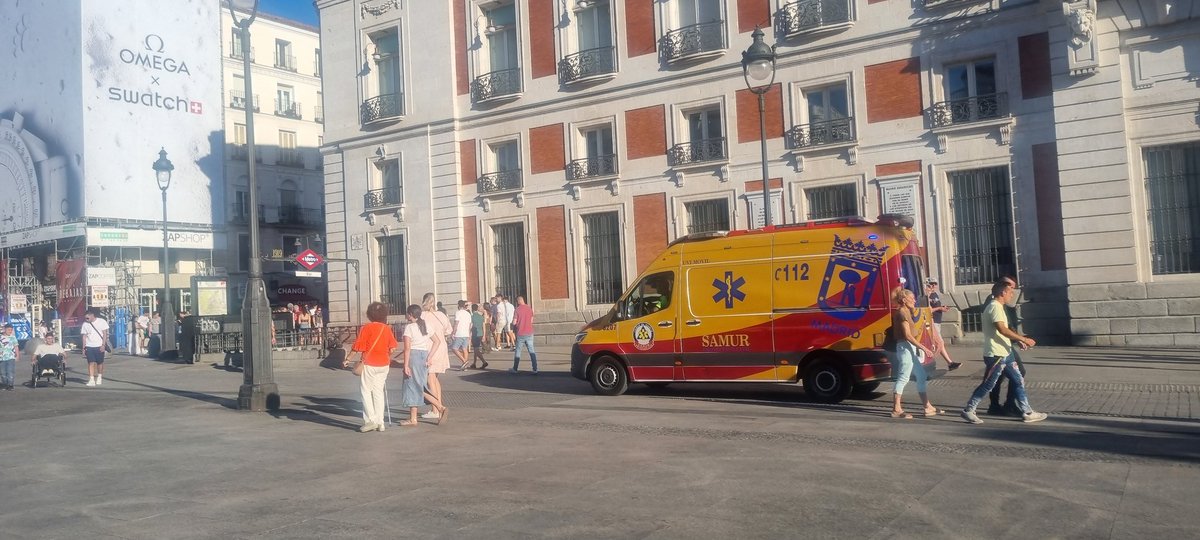 FelixLopez_Rey's tweet photo. NO ES POSIBLE AGUANTAR 10 MINUTOS ⏳️ EN LA PUERTA DEL SOL☀️☀️☀️☀️☀️☀️☀️☀️☀️☀️☀️☀️
El Alcalde Almeida ha enterrado más de 10,5 millones de euros en una reforma inutil. No ha puesto ni una sombra, ni un árbol.☀️☀️☀️☀️
SOL SÍMBOLIZA EL FRACASO COMO ALCALDE DE ALMEIDA https://t.co/gO0YXKNyMY