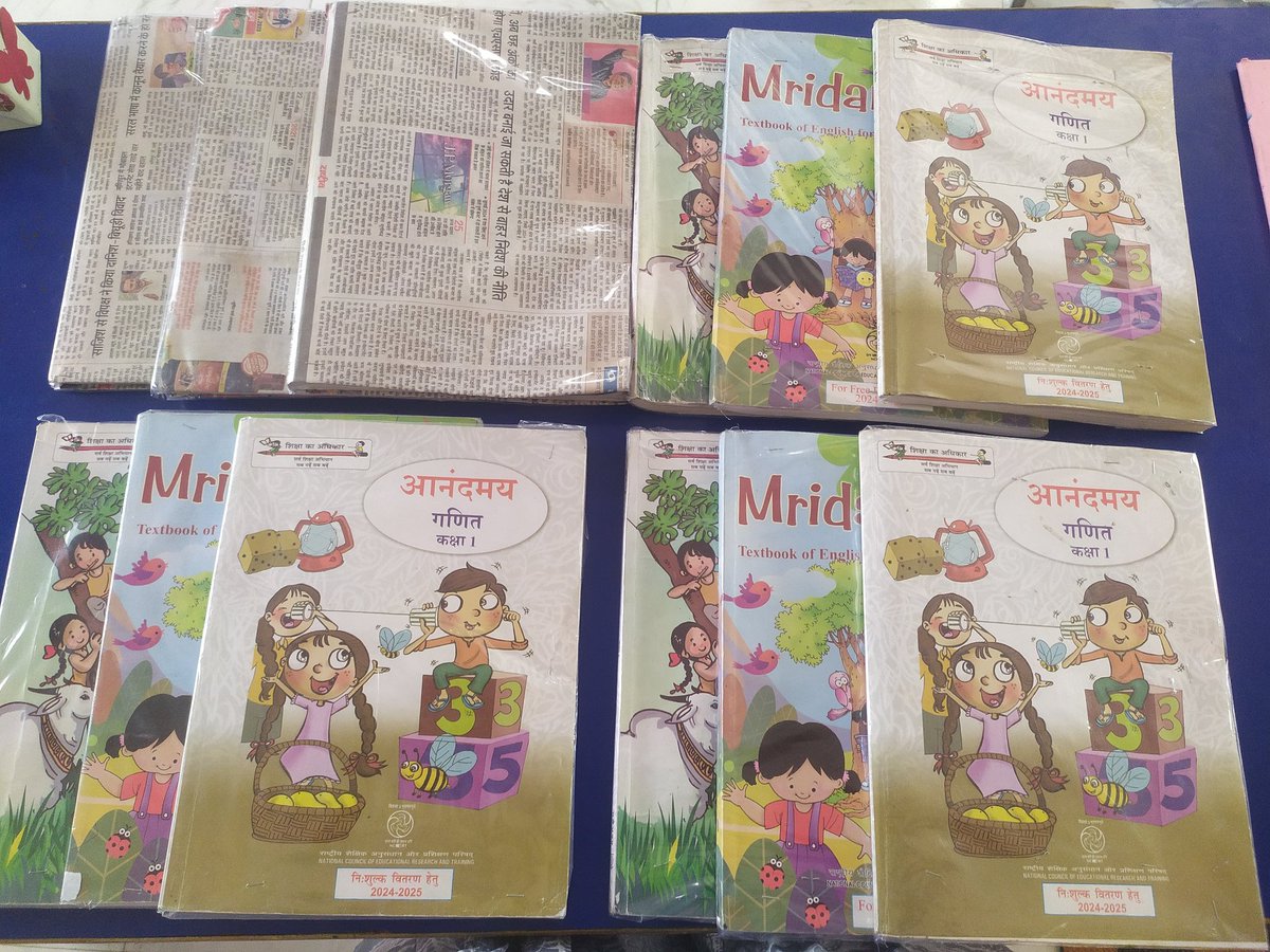 drparultripathi's tweet image. बच्चों ने किताबों में कवर चढ़ा लिया, यह अच्छा काम है! किताबों का कवर चढ़ाना उन्हें सुरक्षित रखता है और सुंदरता बनाए रखता है। बच्चों को किताबों की कीमत समझने और सम्मान करने में मदद मिलती है। उन्हें बधाई दें और किताबों का ध्यान रखने का महत्व समझाएं।😌
#sundayvibes 
#basickebachche