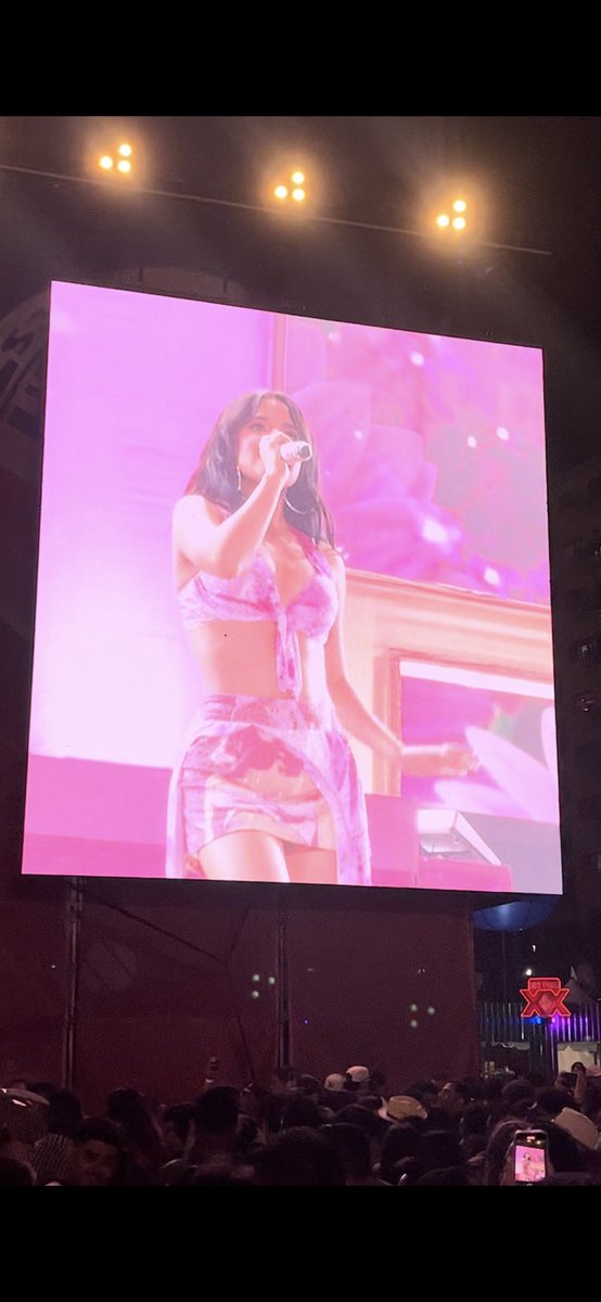 Genaro_Are10's tweet photo. Just saw Becky g live, I think I’m pregnant https://t.co/Q0cYwjQ3Wy