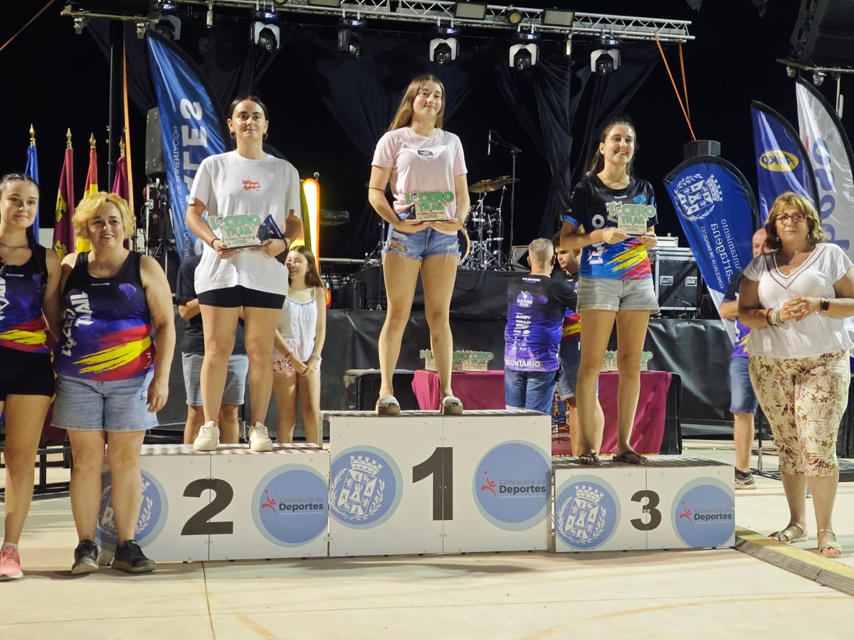 CartagenaPP's tweet photo. 🏃🏽‍♂️Nuestro concejal, José Martínez, y la presidenta de la #JuntaVecinal, @PEMENDI, acudieron a la salida y entrega de trofeos 🏆 del III Lucero Trail de #Perín. https://t.co/CthMPOj2bM