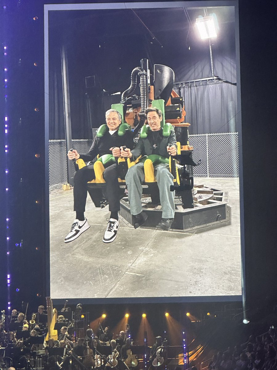 โรเบิร์ต ดาวนีย์ จูเนียร์ จะรับบทเป็นโทนี่ สตาร์คใน/ ไอออนแมน ใน Avengers Campus เป็นสถานที่ท่องเที่ยวแห่งใหม่ โดยใช้ชื่อว่า STARK FLIGHT LAB