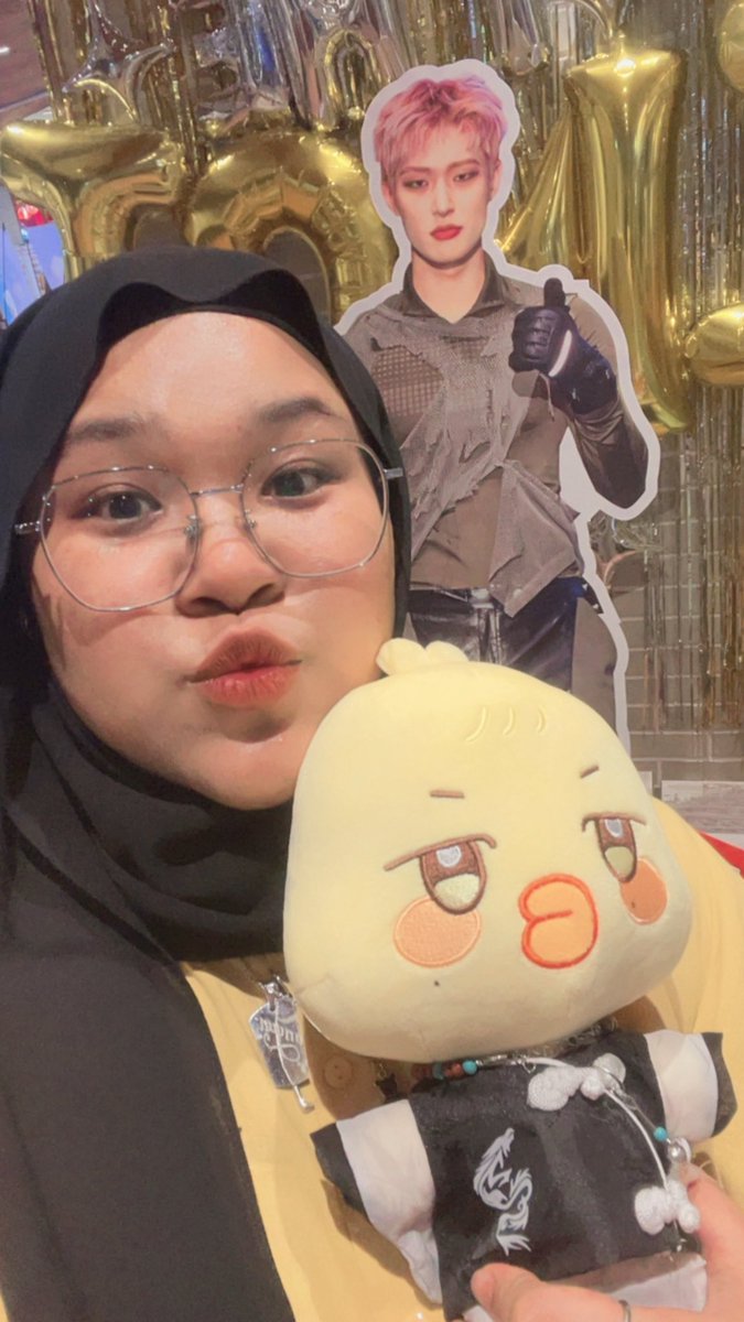 Yunyunjeong_'s tweet photo. even though my energy was almost exhausted cuz i was bz working , suddenly became hyper bcuz i met my atinyโs friend. match energy ! ๐โค๏ธ @strangertobuddy @ATEEZofficial
#thedualitysongmingi #fixonfixoff https://t.co/vb1MStKBeD