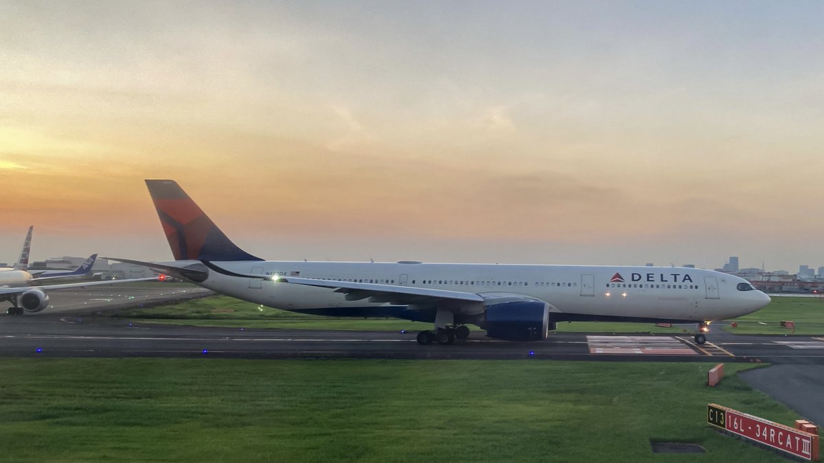 Photo_Aircrafts's tweet photo. Delta Airlines
Airbus A330-941 / N402DX

#Delta
#DeltaAirlines
#A330neo 
#N402DX https://t.co/2IQeewwsKs