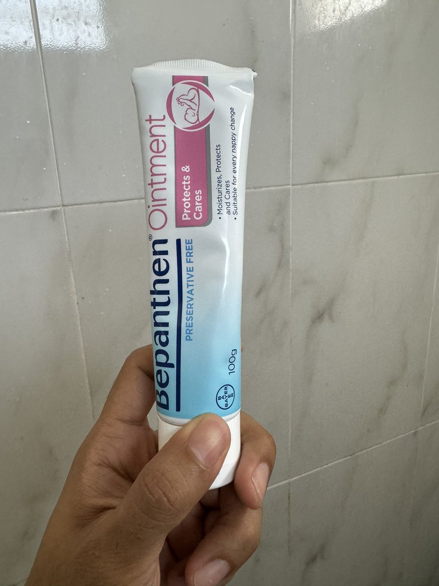 เกิดมามีกรรมตูดดำ555 หลอดที่สองแล้ว ตูดดีขึ้นมาก แต่คงต้องใช้อีกหลายหลอด เพราะมีกรรมหนัก😭