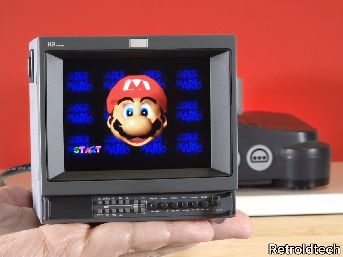Retroldtech's tweet image. Super Mario 64 in the palm of your hand 😍
On a super cool 3.5&quot; Micro PVM Monitor 🫴📺❤️
#MicroPVM #RetroGaming #Nintendo64 #SuperMario64
