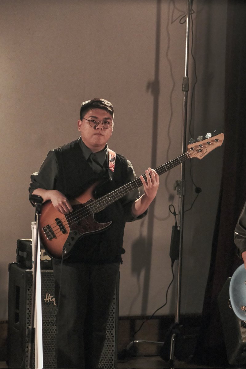 # 트친소

🌿 02년생 머학생 지방러
🌿 취미 : 낙서 끄적끄적, 베이스 좀좀따리 등등
🌿 광대력 29749%
🌿 일단뭐라도보여드리겠습니다
🌿 트친들피셜 "자취하고 잘취한다…" 일동 '경악'
🌿 완~~즌 오타쿠.그냥. 오타쿠.
🌿 이파리

리트윗 마음 해줘요 제발~!~!!