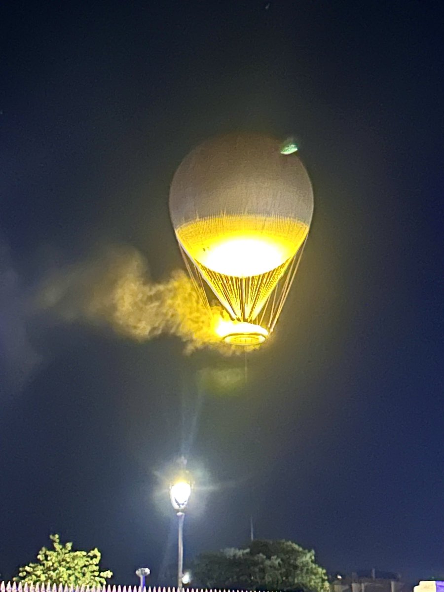 VeroPouzadoux's tweet image. #oser #finisher #10km #JO2024 🏃🏻‍♀️‍➡️🥇🩵🤍❤️
Incroyable ! L ambiance, le parcours! Merci la médaille d or est pour l orga! Tout a été possible. Forces de l ordre, secours, bénévoles, agents publics mairie de Paris. 👏🏼🙏
Fière de porter le maillot @l_amf  @PresidentAmf