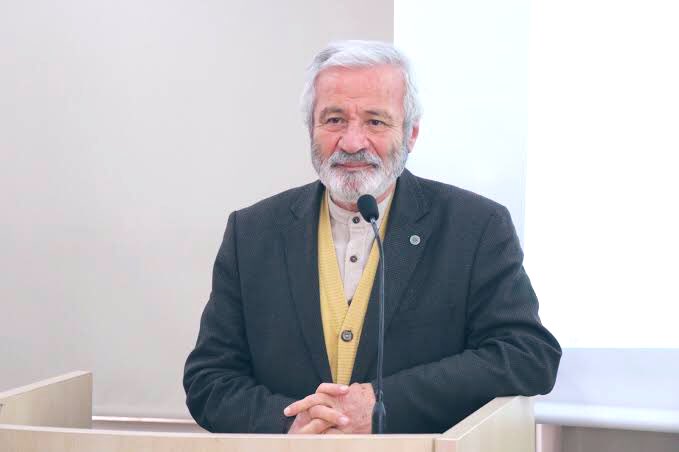 Fikir ve edebiyat dünyamızın müstesna kalemlerinden münevver ve dava adamı Türkiye Yazarlar Birliği Şeref Başkanı D. Mehmet Doğan’ın vefatını büyük bir üzüntüyle öğrendim.

Makamı âli, mekânı cennet olsun.