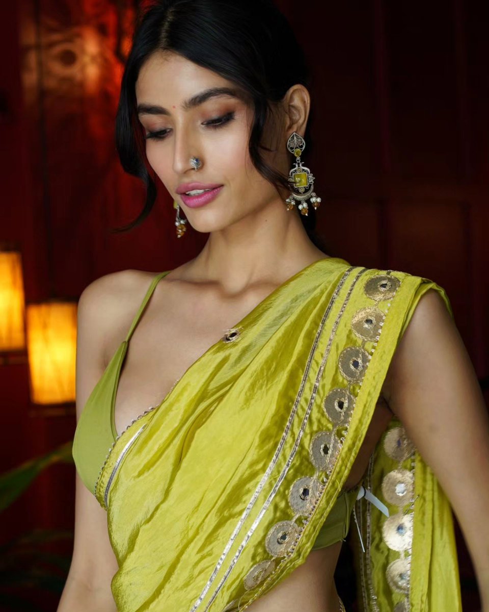 stargallery2020's tweet photo. #Neikitha #NikitaTiwari 💫💫💫 https://t.co/5w7ZUSAs7J