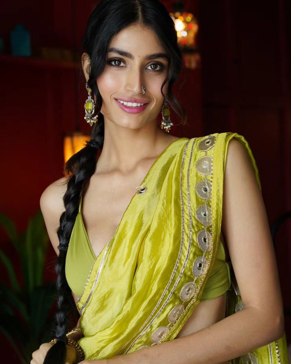 stargallery2020's tweet photo. #Neikitha #NikitaTiwari 💫💫💫 https://t.co/5w7ZUSAs7J
