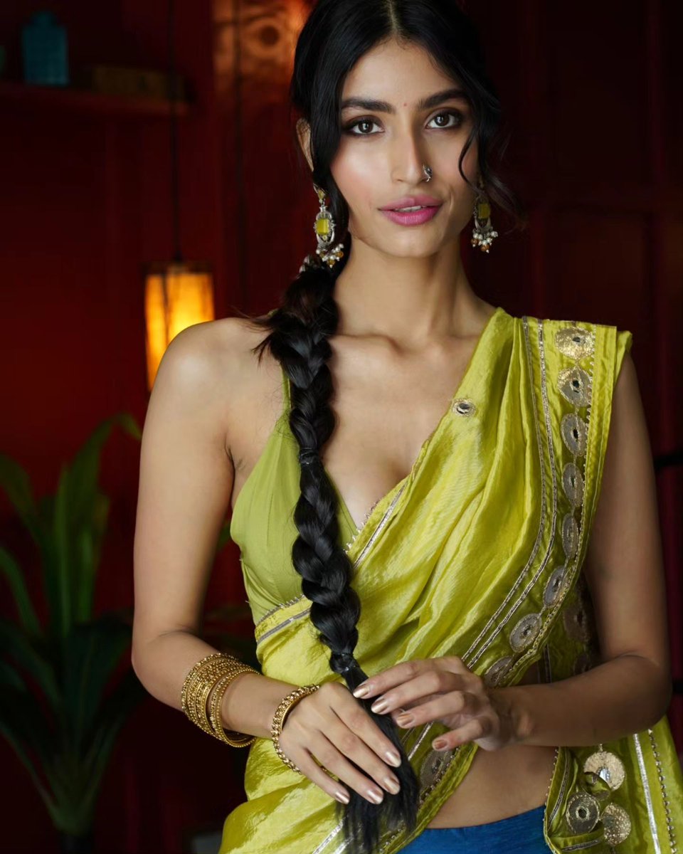 stargallery2020's tweet photo. #Neikitha #NikitaTiwari 💫💫💫 https://t.co/5w7ZUSAs7J